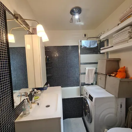 Apartamento Luminous Studio_ Eiffel Tower View