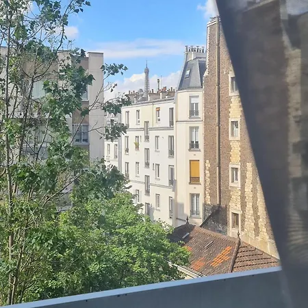 Apartment Luminous Studio_ Eiffel Tower View Paris