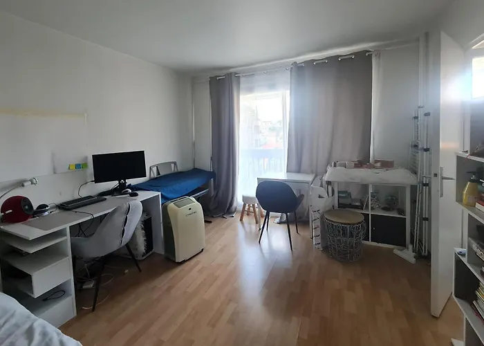 Luminous Studio_ Eiffel Tower View Apartment *