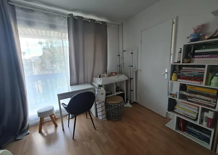 Luminous Studio_ Eiffel Tower View París