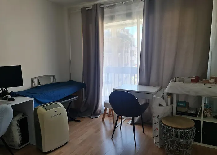 Luminous Studio_ Eiffel Tower View * París